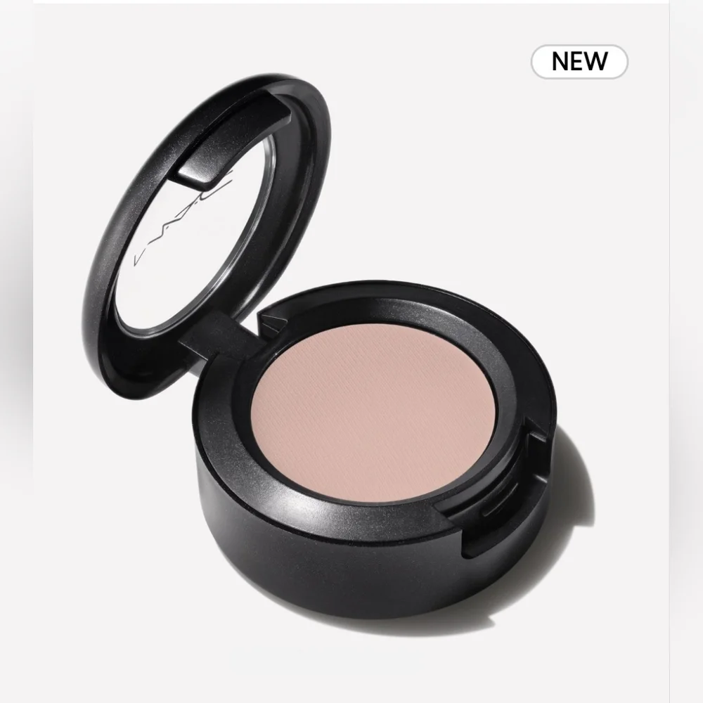 Mac Cosmetics Matte Eyeshadow Cozy Grey Brand New in Box Authentic